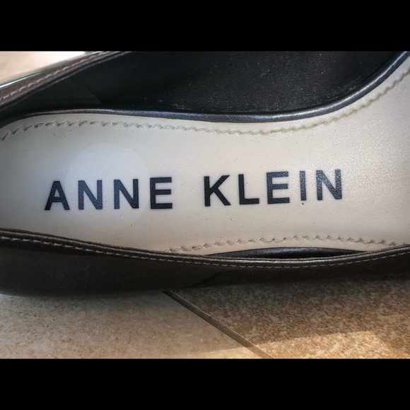 🎅🏻 DESIGNER ANNE KLEIN METALLIC SILVER 1.75” HEEL PUMPS SIZE 6M - Picture 6 of 8
